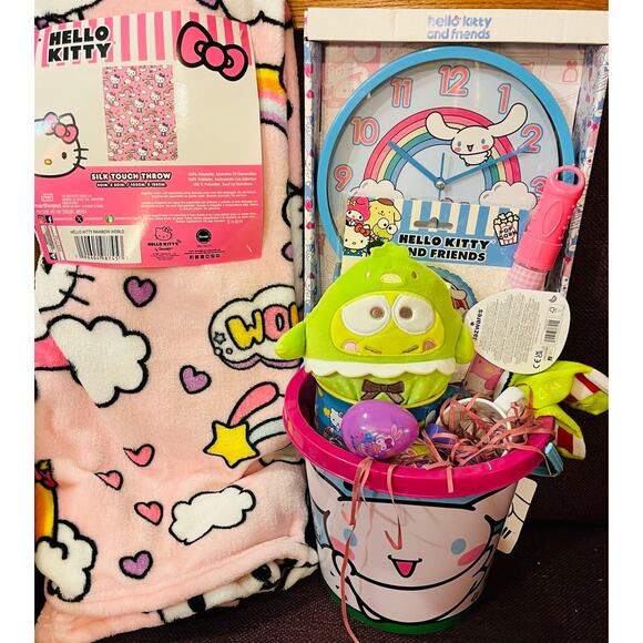 Hello kitty and friends Easter bundle with adorable 40 x 50 rainbow world throw - Picture 5 of 12